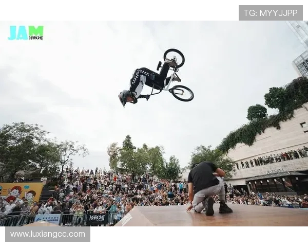 广州街舞队在极限运动嘉年华中的精彩表现与成长历程全景回顾